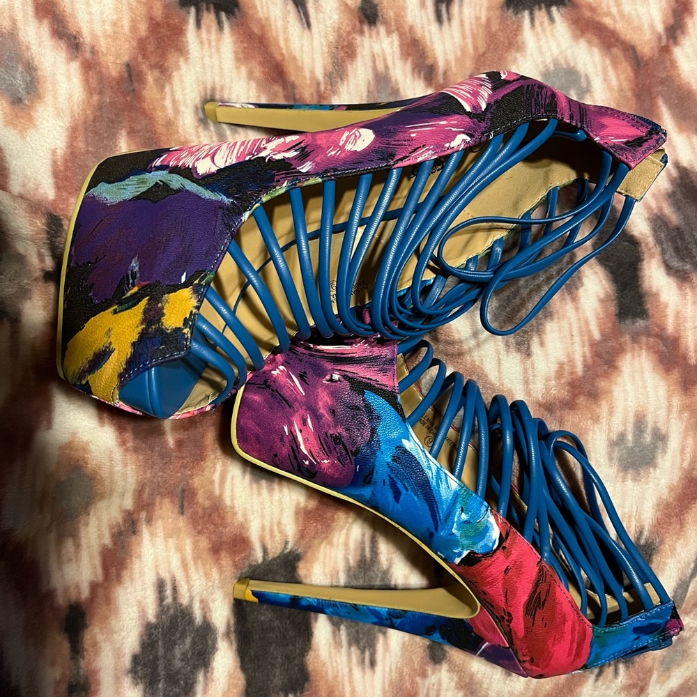 Multicolored heels